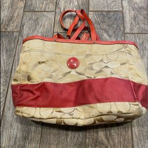 Large coach bag with lots of pockets